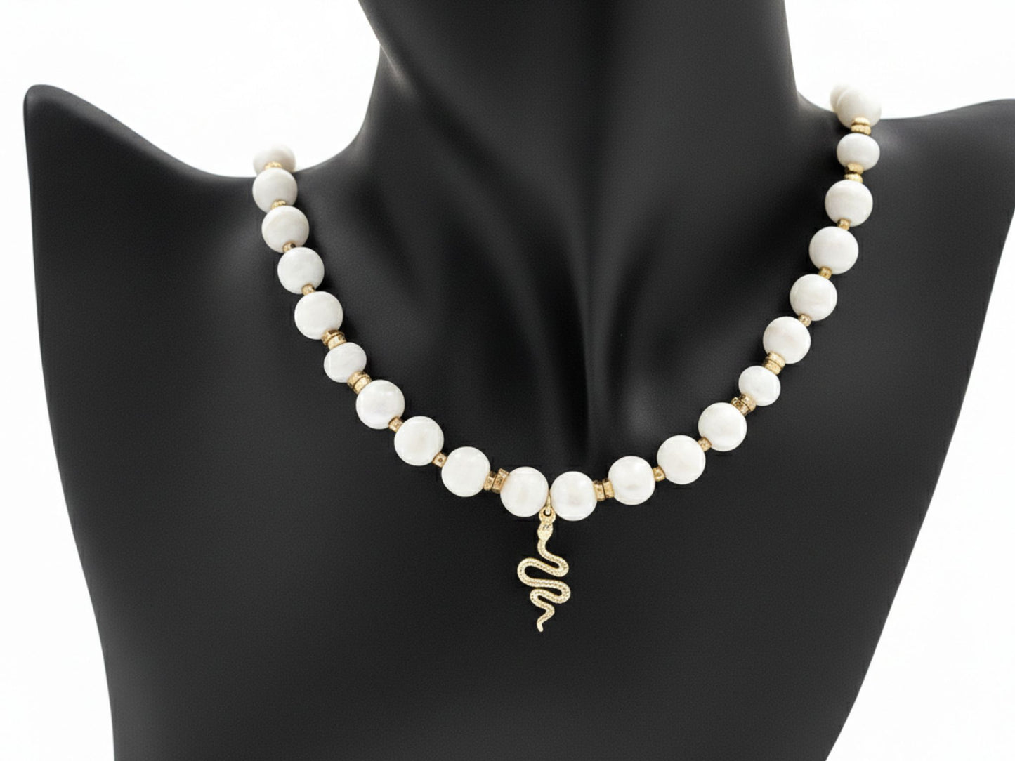 Kaklo vėrinys „Baltoji elegancija“