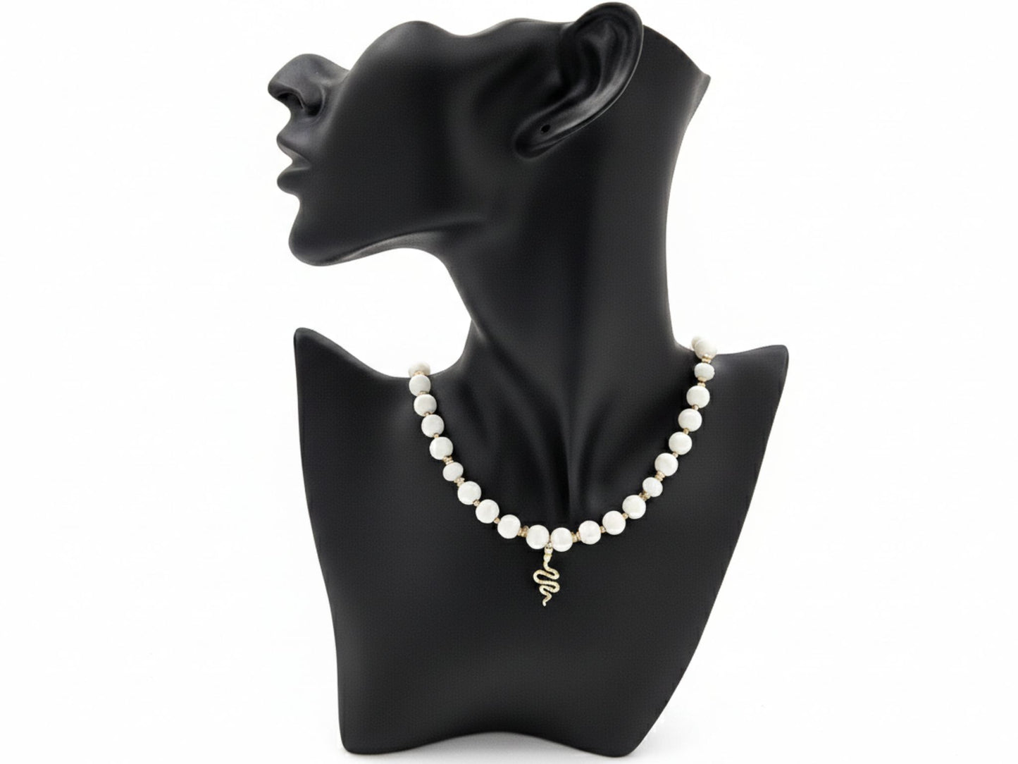 Kaklo vėrinys „Baltoji elegancija“