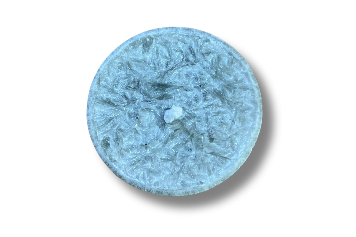 Rankų darbo pastatoma žvakė cilindras Spalvotoji pašvaistė, mėlyna, žvakės svoris: ~250 gr., žvakės aukštis 8 cm, plotis 6 cm.