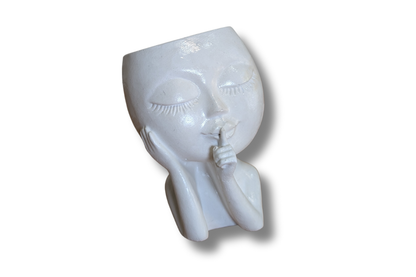 Rankų darbo dekoracija „Mergaitė“ – šoninis vaizdas